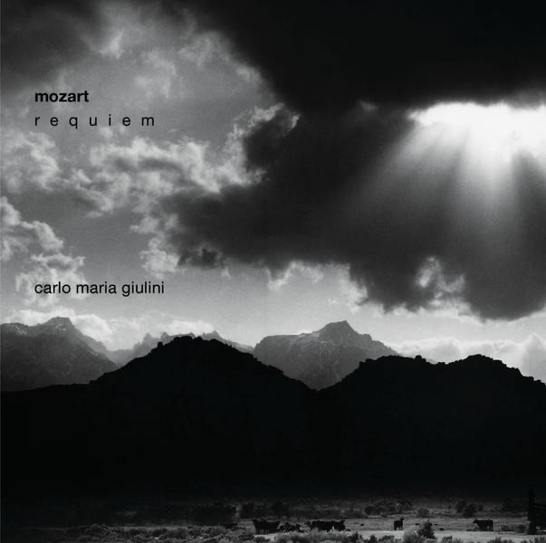 Mozart: Requiem, K. 626 by Carlo Maria Giulini, Horst Neumann, Jard van Ness, Keith Lewis, Lynne Dawson, Philharmonia Chorus, Philharmonia Orchestra & Simon Estes album cover