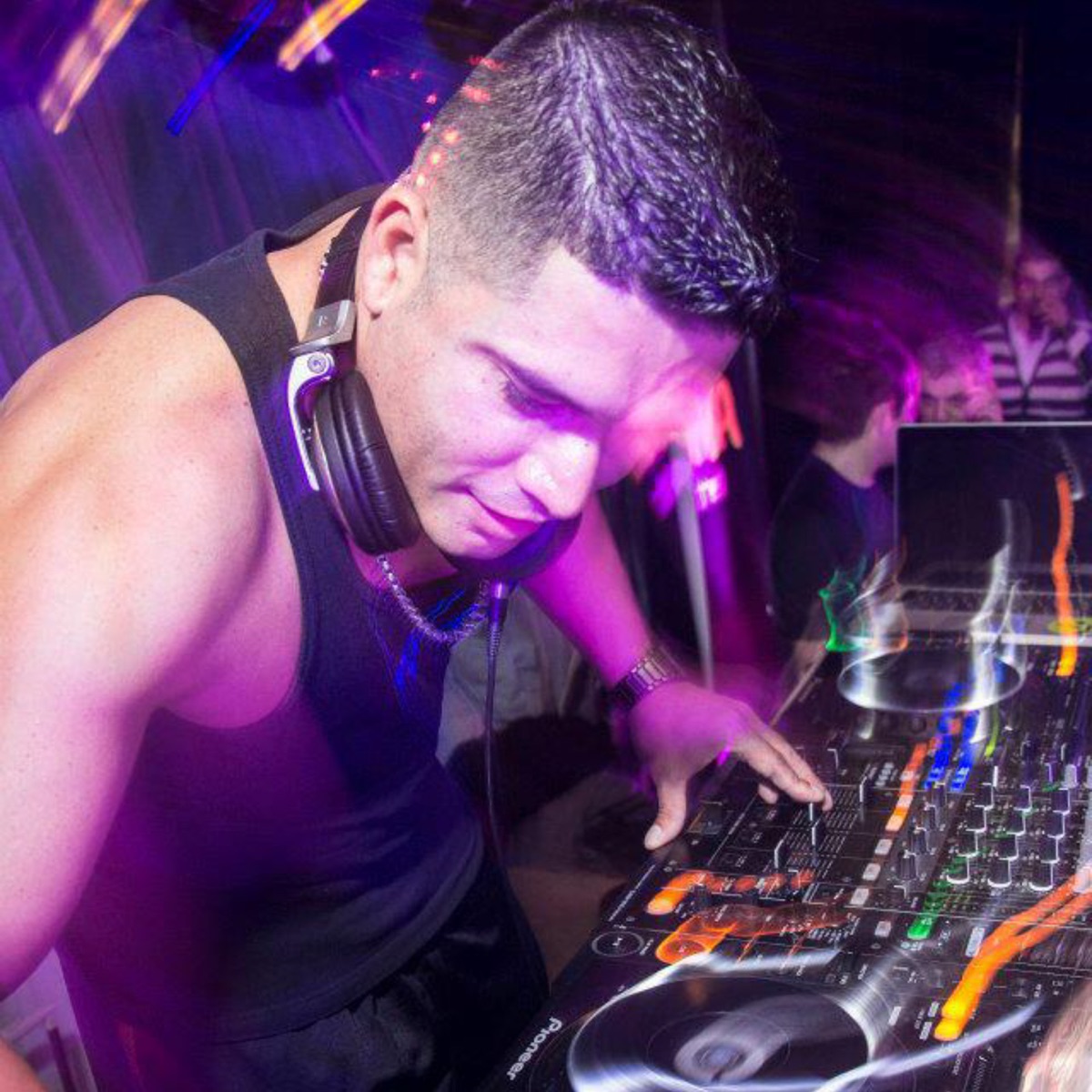 Que Bolon Tiburón (feat. Tito Pakin & E_flatpro) - Single by DJ Francis album cover