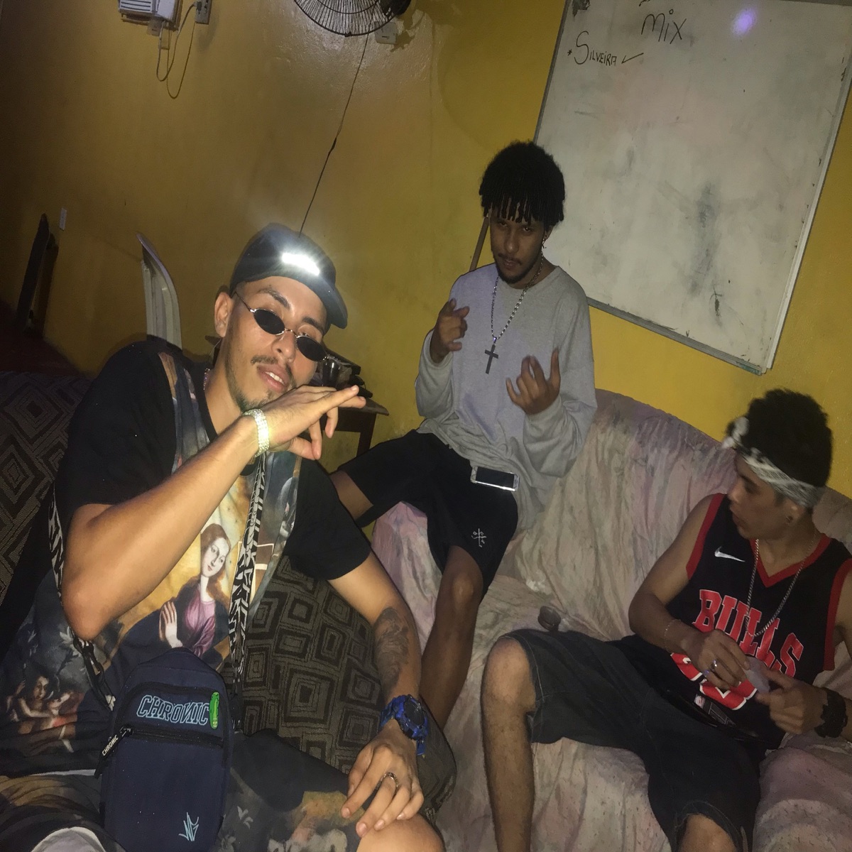 Poucas Ideias (feat. C.R.J.) - Single by DT Fuckit album cover