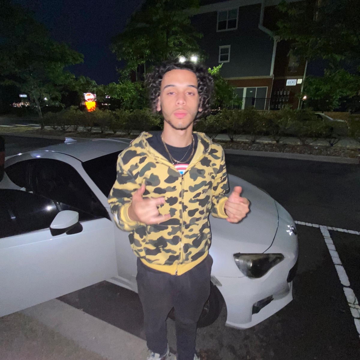 Shaking Shoulders (feat. MeechGeekk) - Single by Yung Zeke album cover