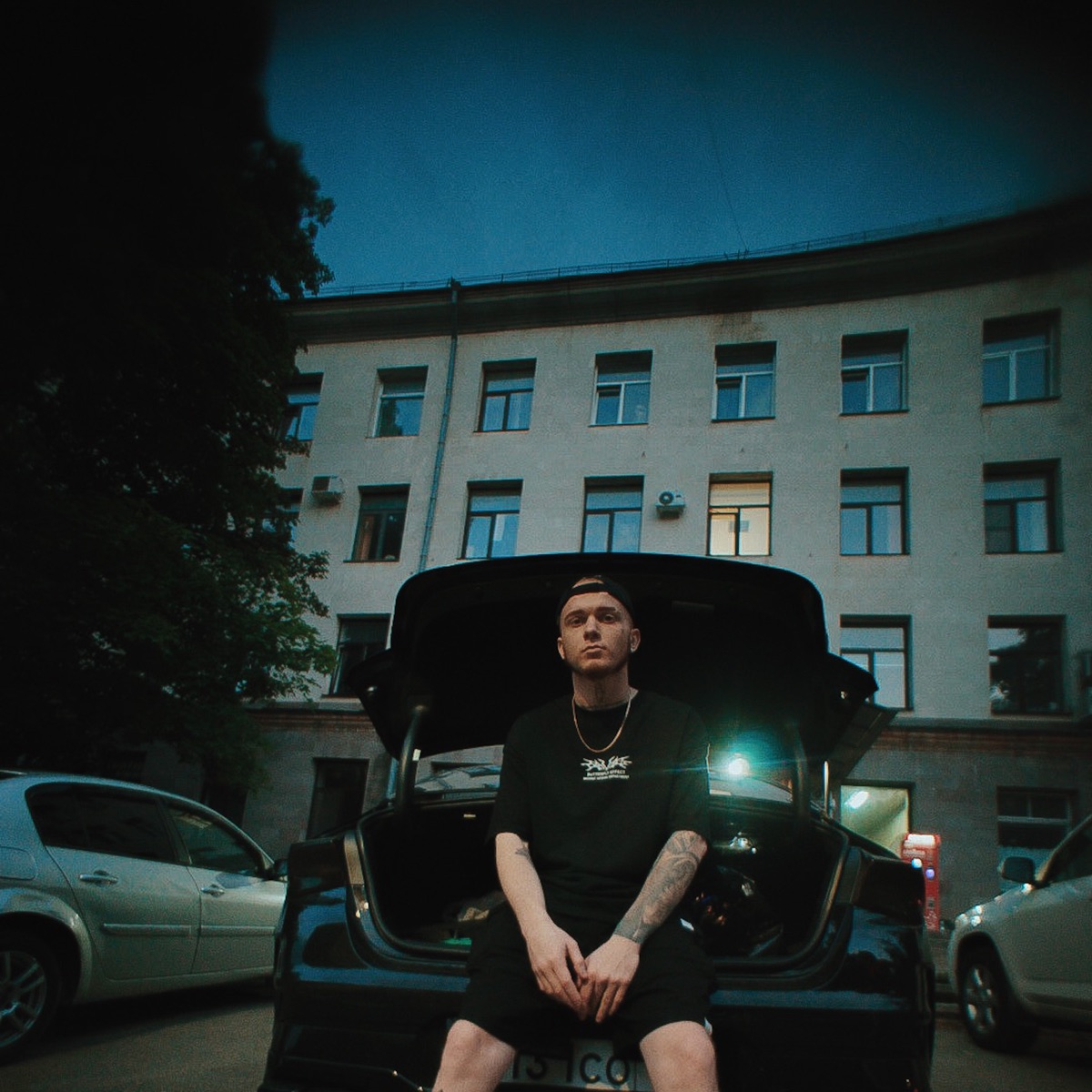 Грущу в подъезде - Single by Groove album cover