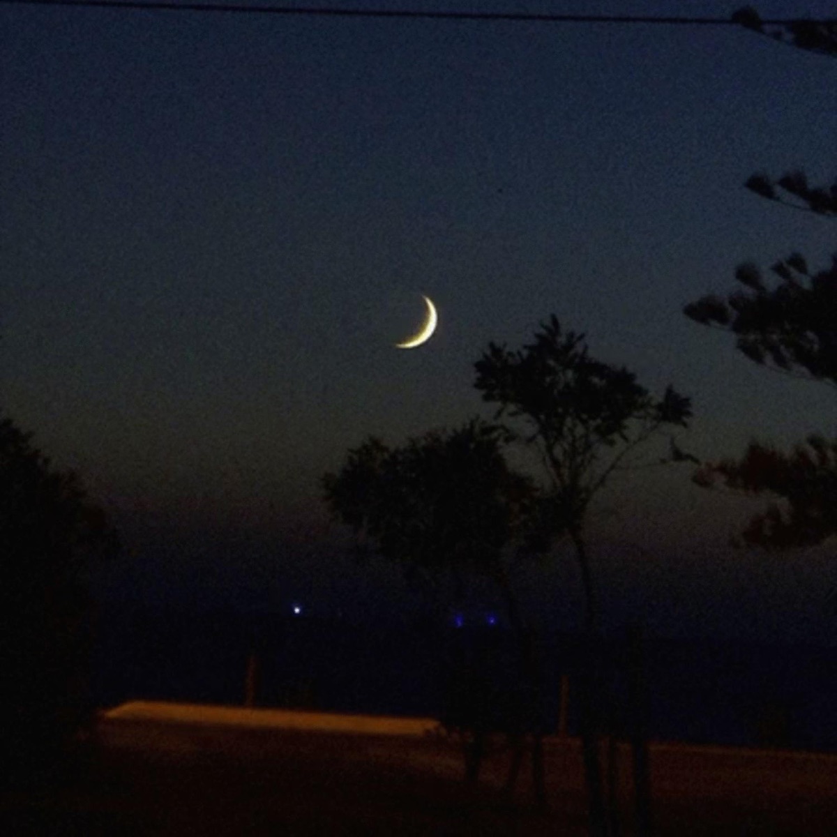 Under Moonlight (feat. Mondo Loops) - Single by Kanisan album cover
