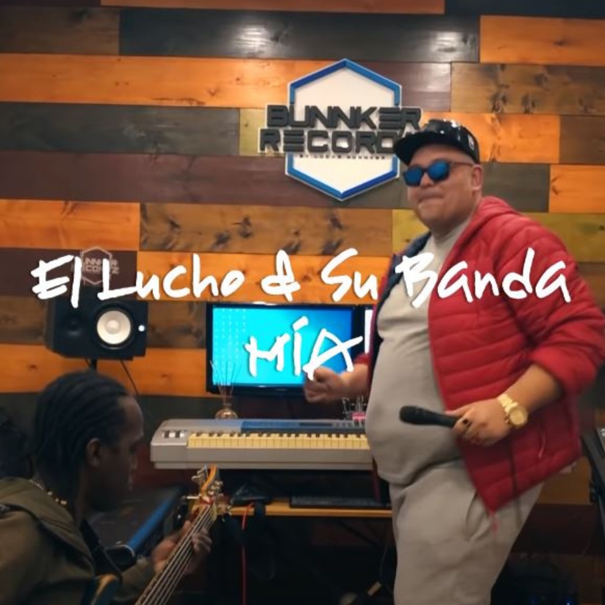 Mía - Single by El Lucho y Su Banda & Lucas Bunnker album cover