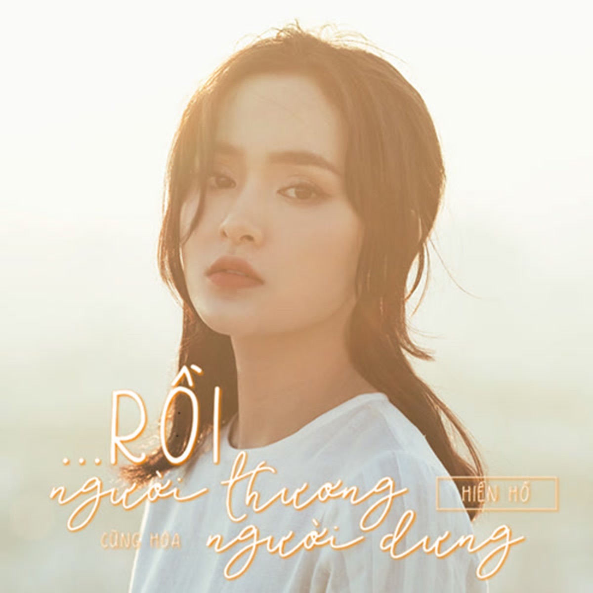 Roi Nguoi Thuong Cung Hoa Nguoi Dung - Single by Hiền Hồ album cover