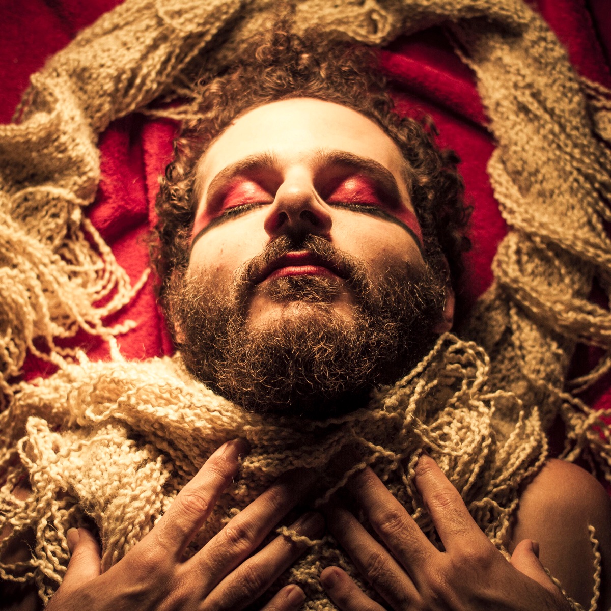 Olhos de Lúcifer (feat. Maria Clara Valle) - Single by Pedro Iaco album cover