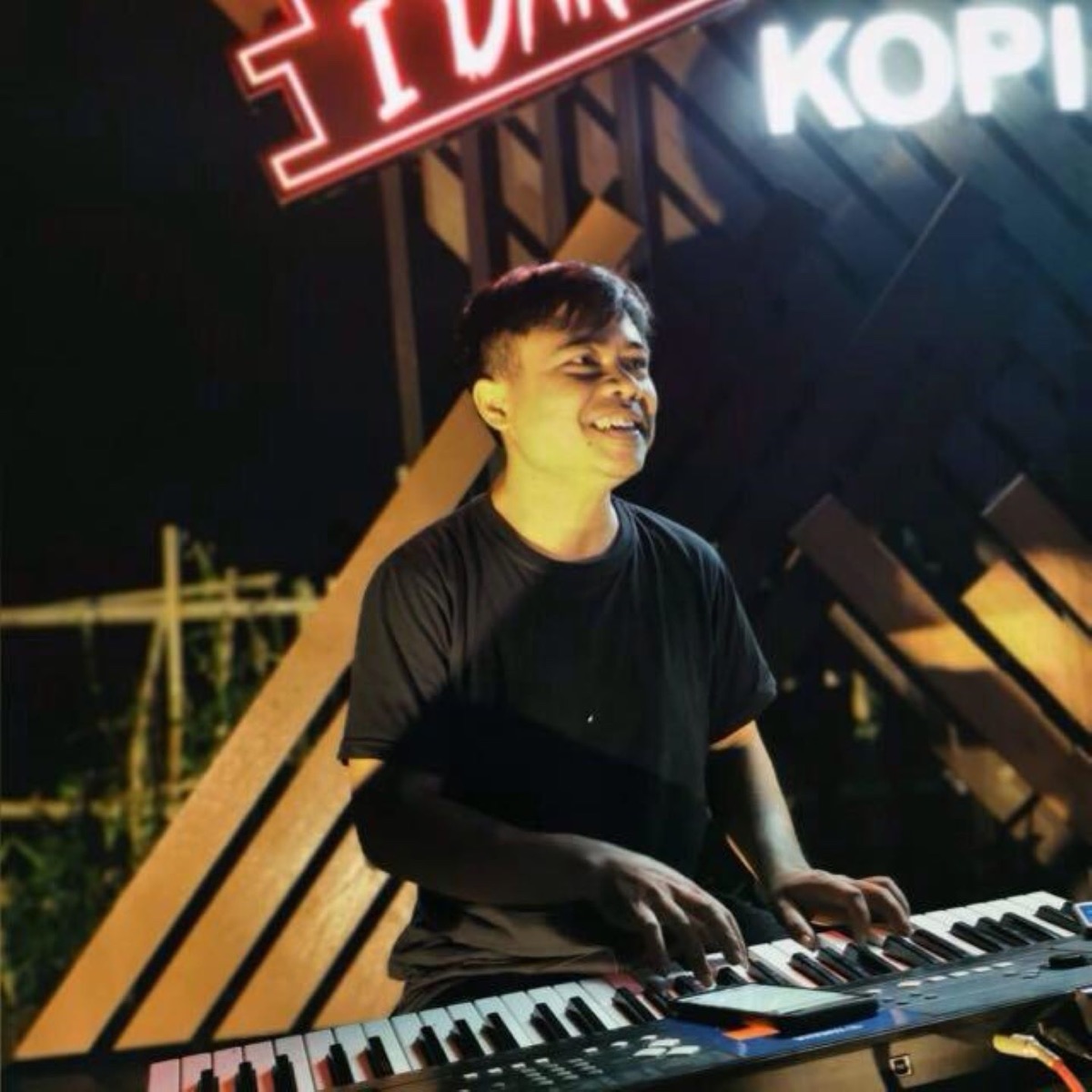 Masih Menunggu - Single by Deka album cover