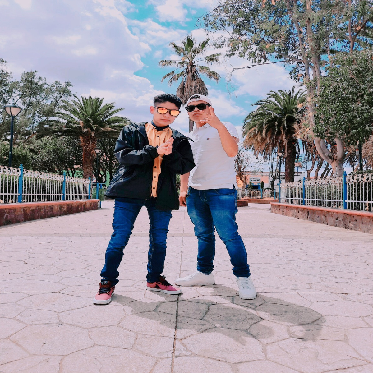 Cierra To las Puertas (feat. Lyric connor) - Single by MC Master album cover