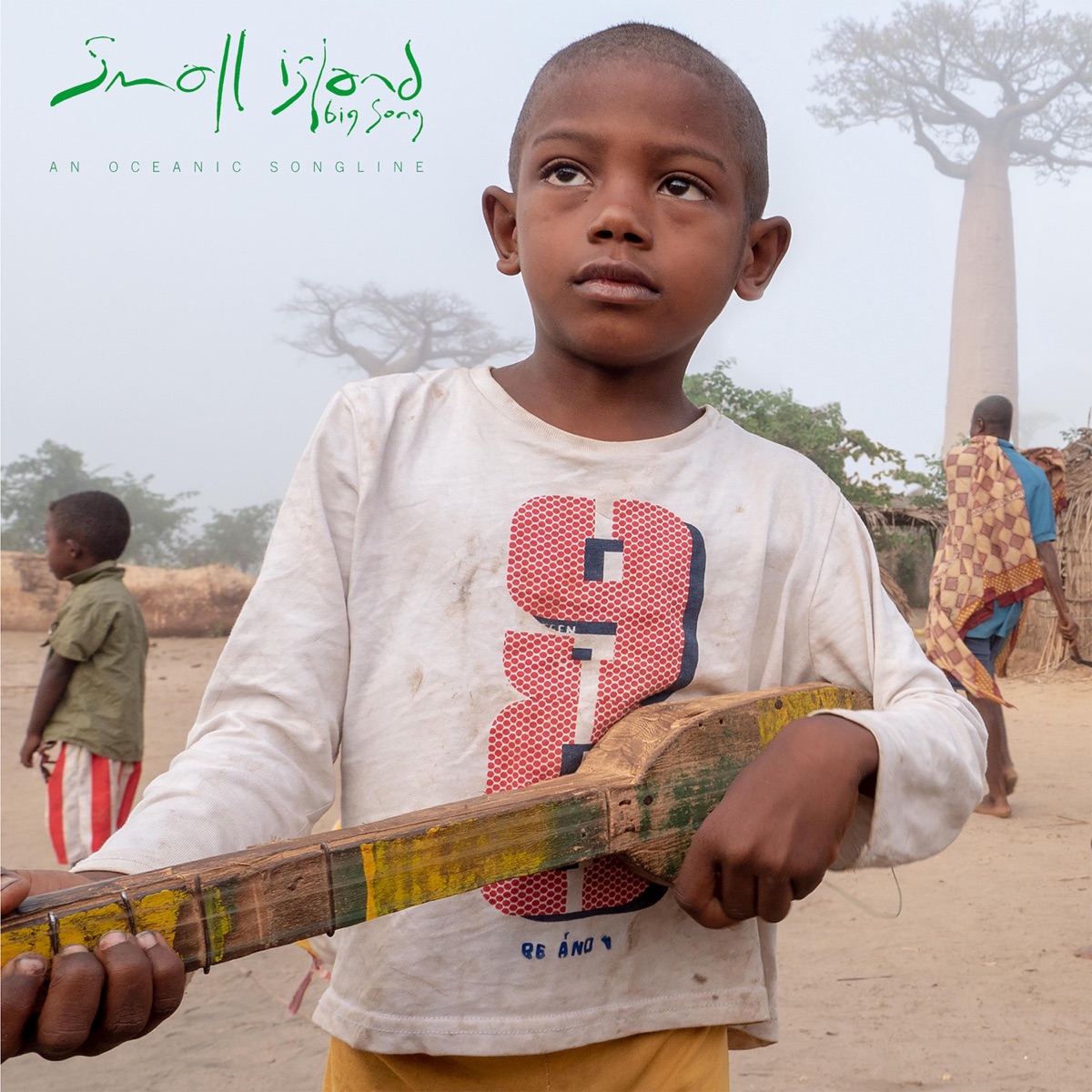 An Oceanic Songline (feat. Airileke, Alena Murang, Charles Maimarosia, Gus Teja, Horomona Horo, Jerome Kavanagh, Kekuhi, Kuana Torres Kahele, Mau Power, O Tahiti E, Rajery, Sauljaljui, Tarika Sammy, Waimihi Hotere & Yoyo Tuki) by Small Island Big Song album cover