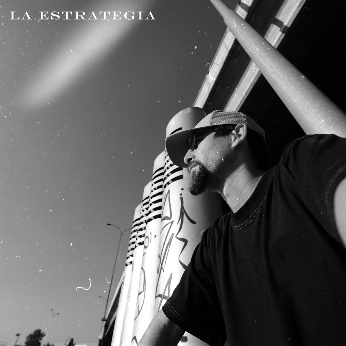 La Estrategia - Single by Sador album cover