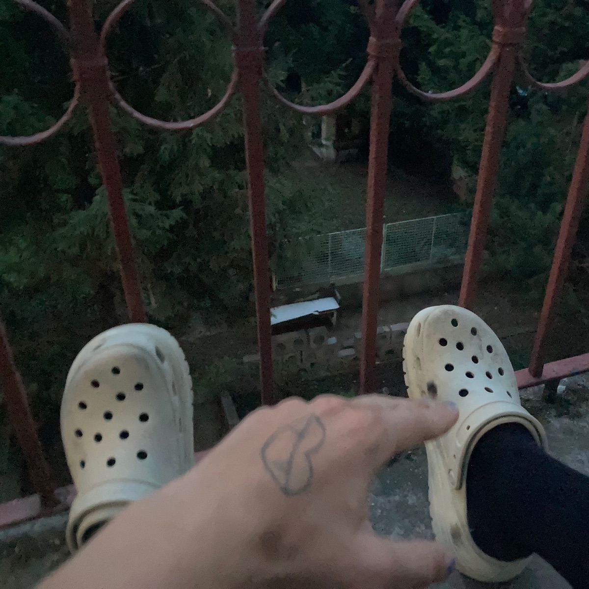Hmoždinky - Single by Vlasta Burial album cover