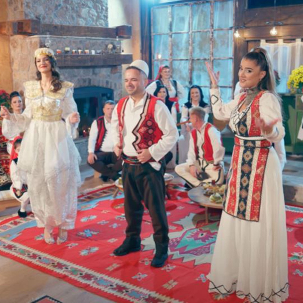Ma ka lujt djali kapuqin (feat. Ardiana Dili, Fatmir Hoxha & Egzona Salaj) - Single by Polifonia album cover