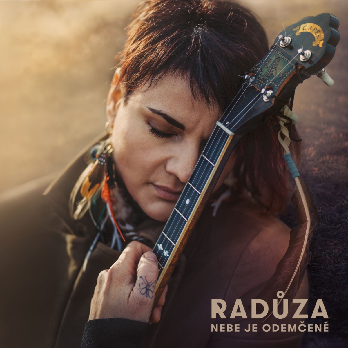 Nebe je odemčené by Raduza album cover