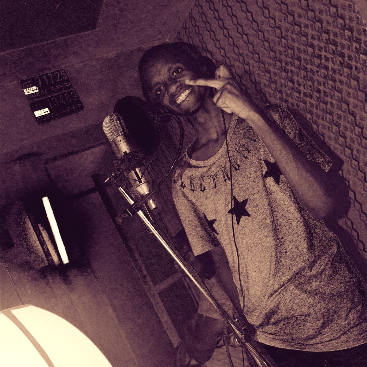 Lucky (feat. Stinger Tesatesa & VTR) - Single by Mkalambete lyrics album cover