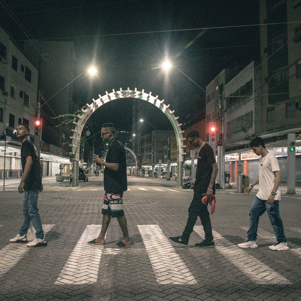 Movimentações (feat. Felipot) - Single by Prod Tavares, Botazzo Lucas & Di Gones album cover