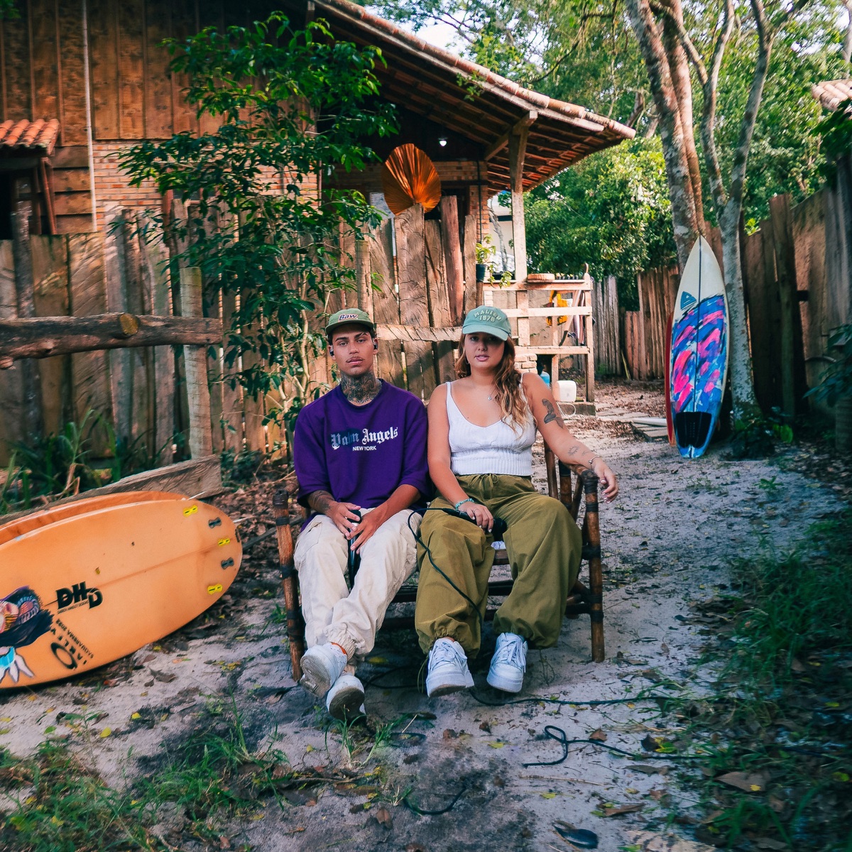 Outro Alguém (feat. Marina Moura) - Single by Moreiranavoz album cover