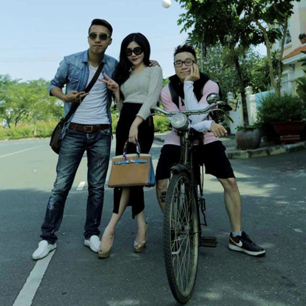 Anh Không Đòi Quà - Single by Only C album cover