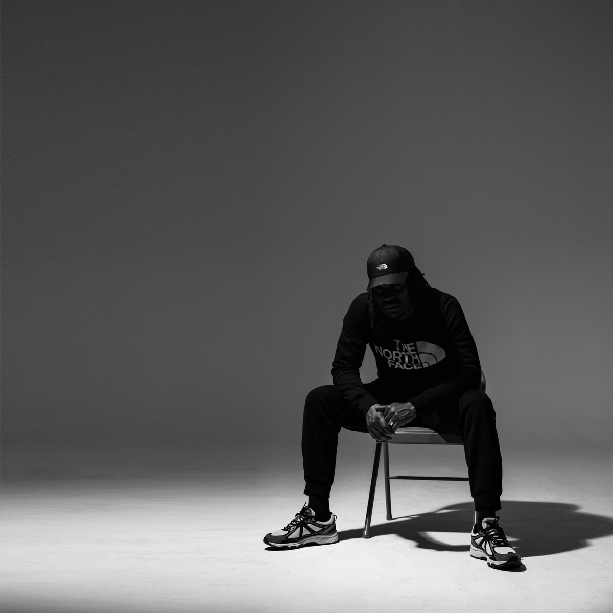 Tout en noir - Single by Gianni album cover