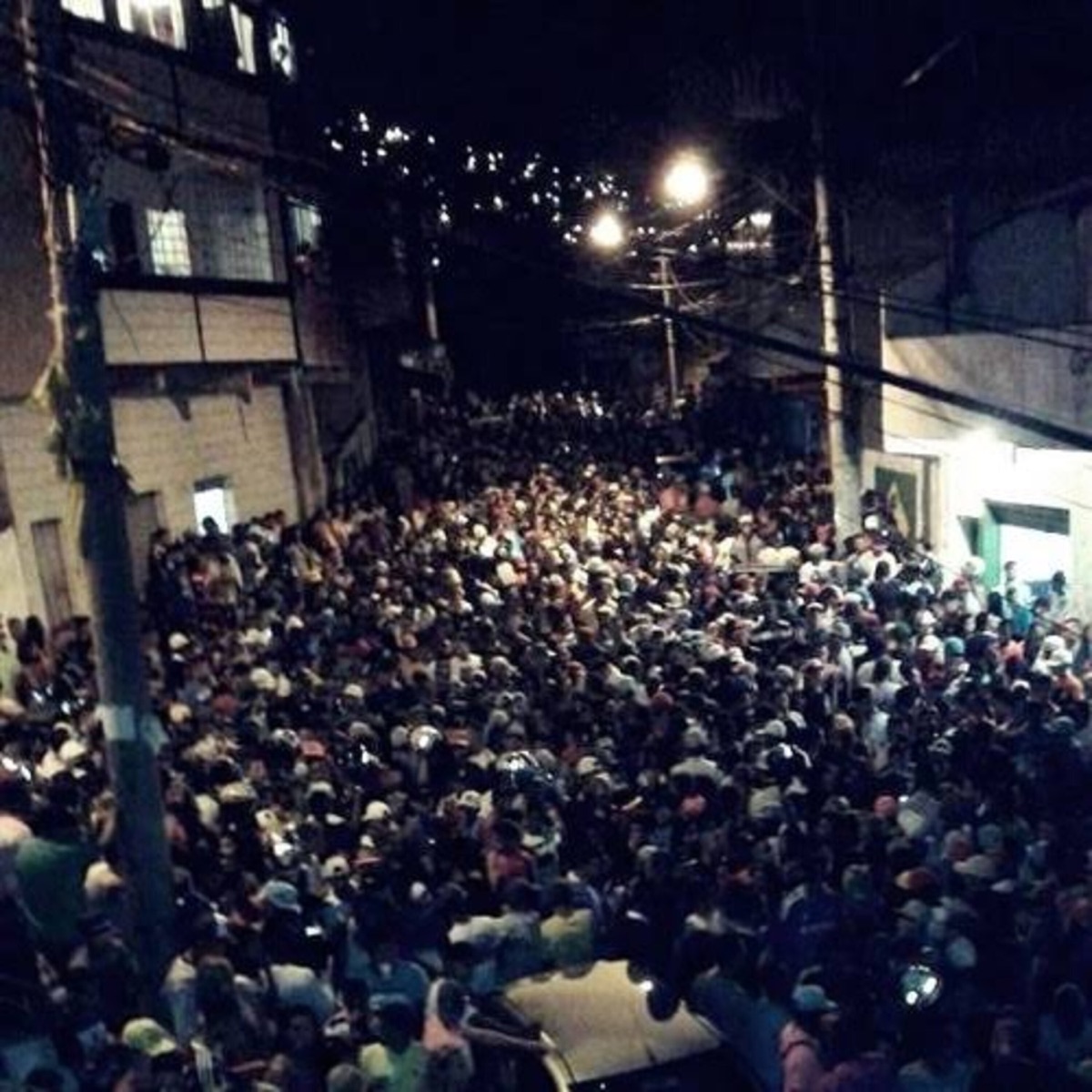 ISSO É BAILE DE FAVELA (feat. MC RANGEL & Mc Gomes BH) - Single by Mc Wostin album cover