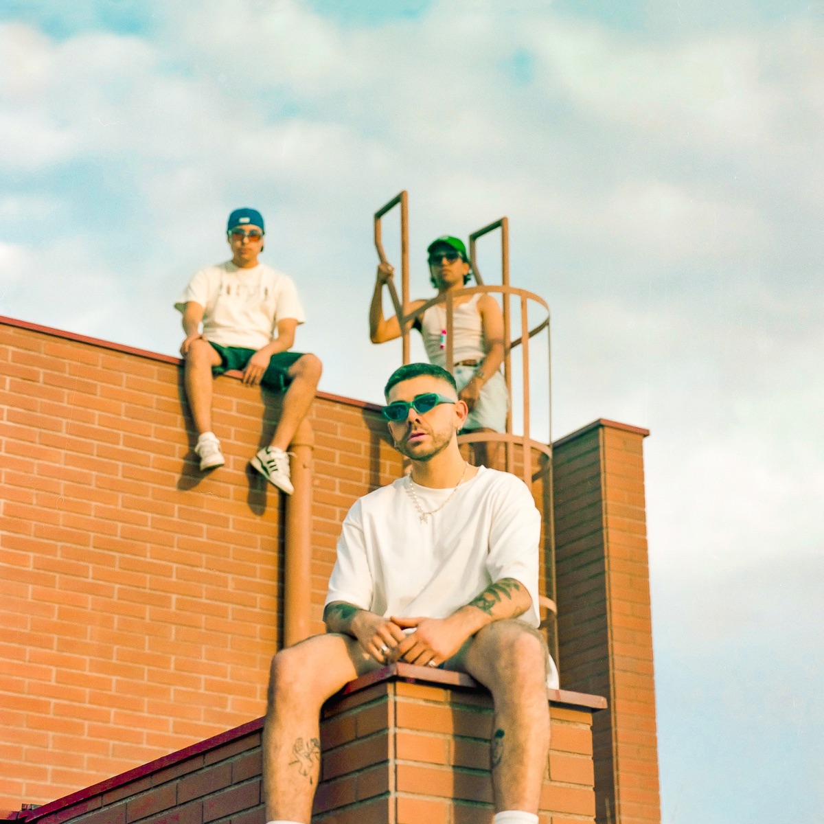 Azotea (feat. Bandido Boi & Moreno Fugazi) - Single by Caeiro album cover