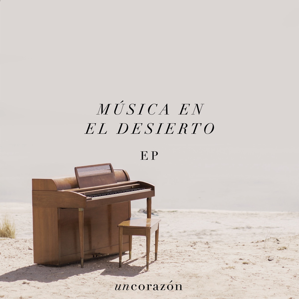 Música en el Desierto - EP by Un Corazón album cover