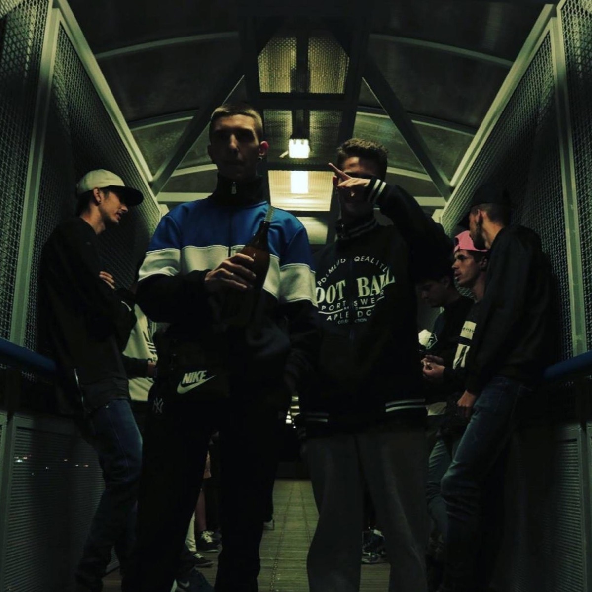 Komandando (feat. Lil Dirty) - Single by Niebla album cover
