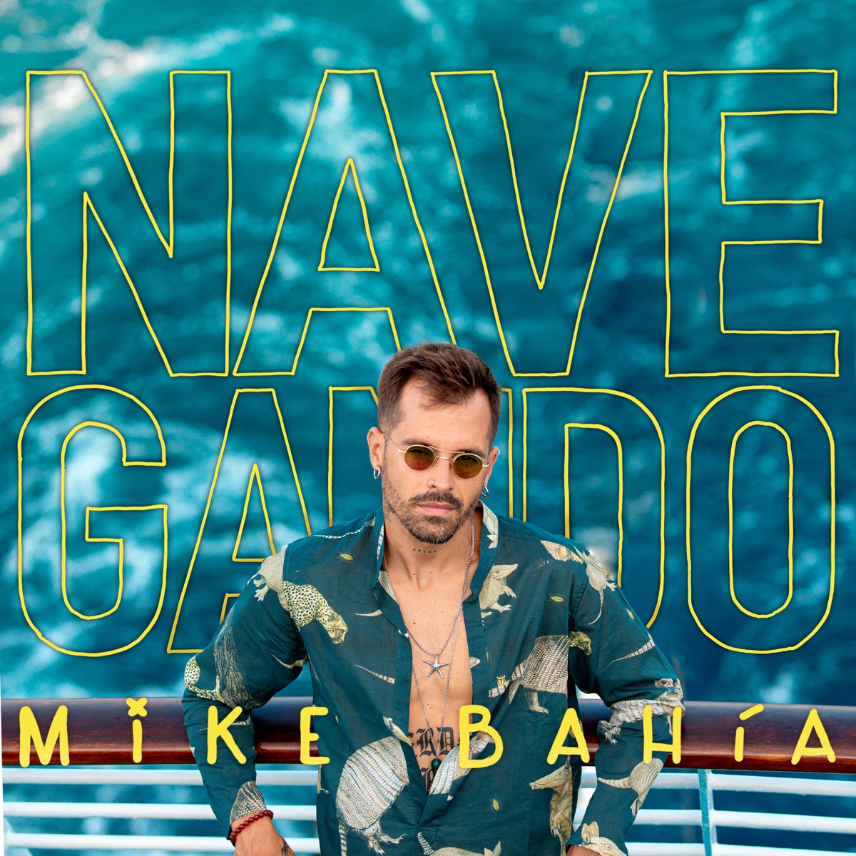Navegando by Mike Bahía album cover