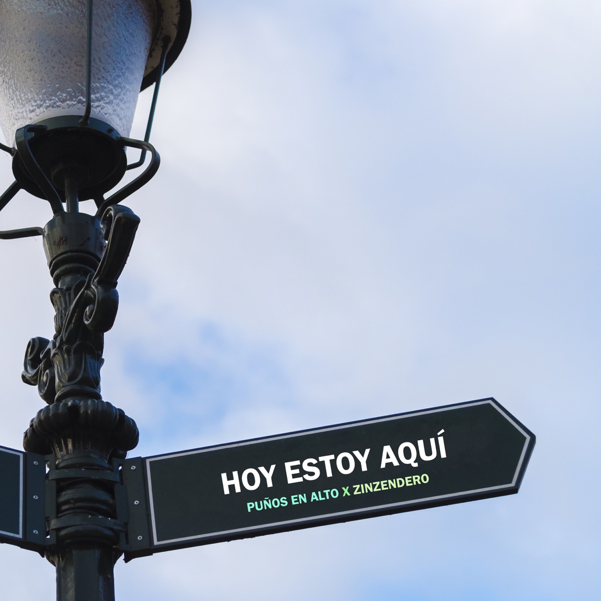 HOY ESTOY AQUÍ - Single by Puños en Alto & Zinzendero album cover