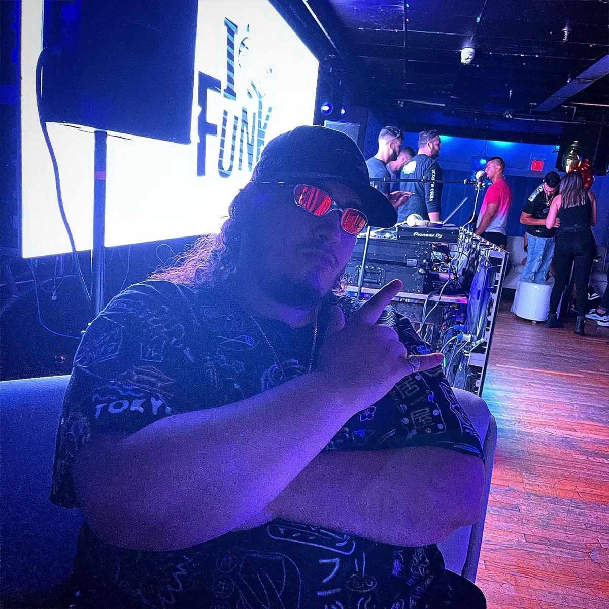 Desce Pros Mlq X Rei Do Lanca (feat. mc Braza) - Single by Dj Fofao USA album cover