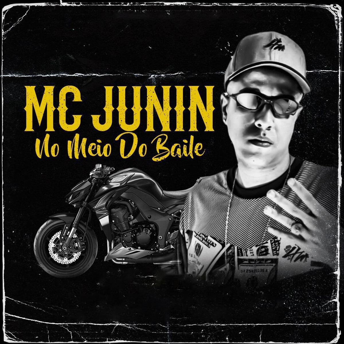 No Meio do Baile - Single by Mc Junin album cover