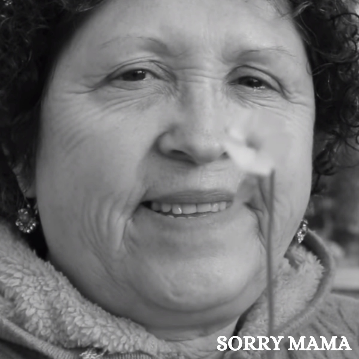 Sorry Mamá (En Vivo) [feat. Sativanderground, Delairë & Mamáviolinistaviajera] - Single by Franky Golpez album cover