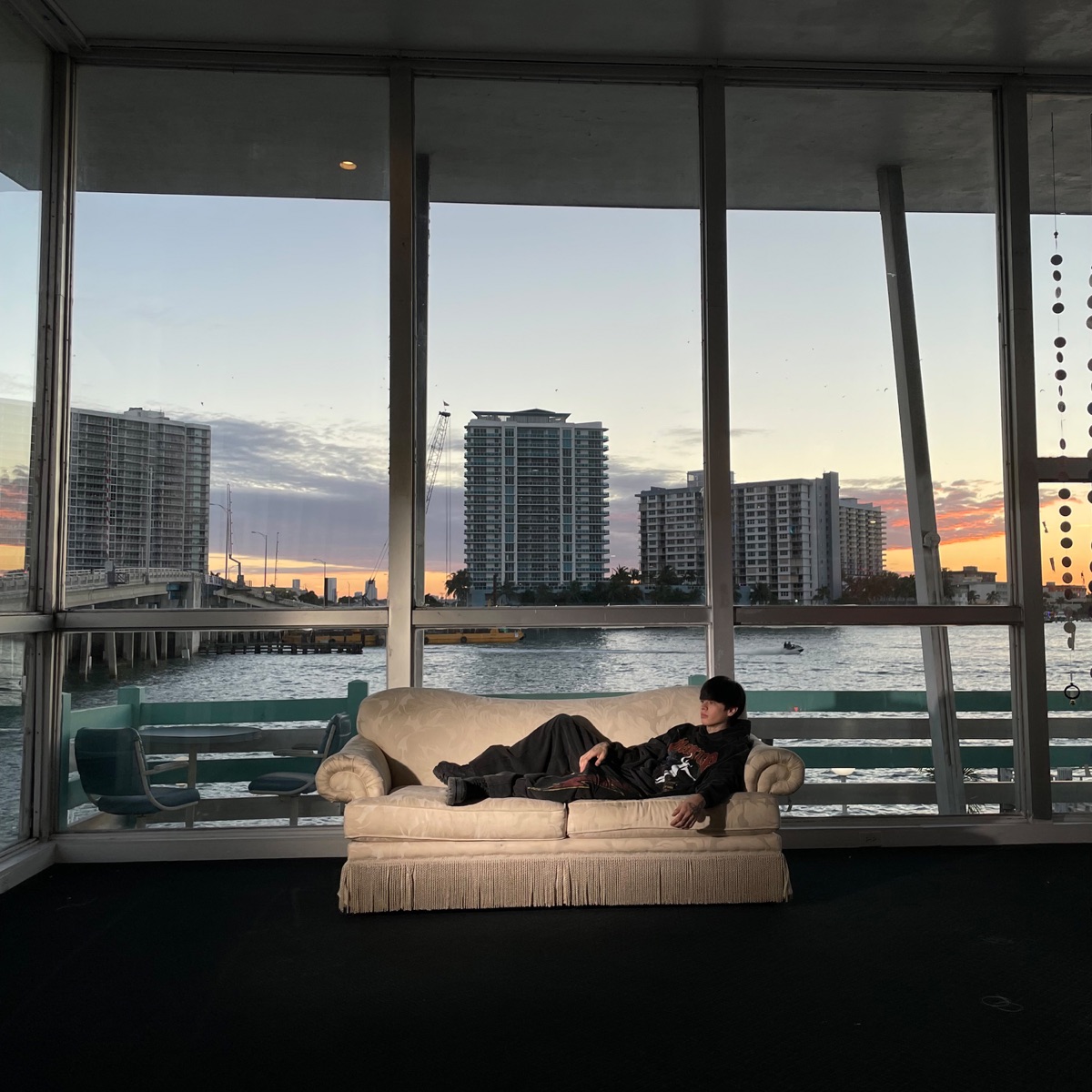 VESTIDO - Single by STRANGEHUMAN album cover