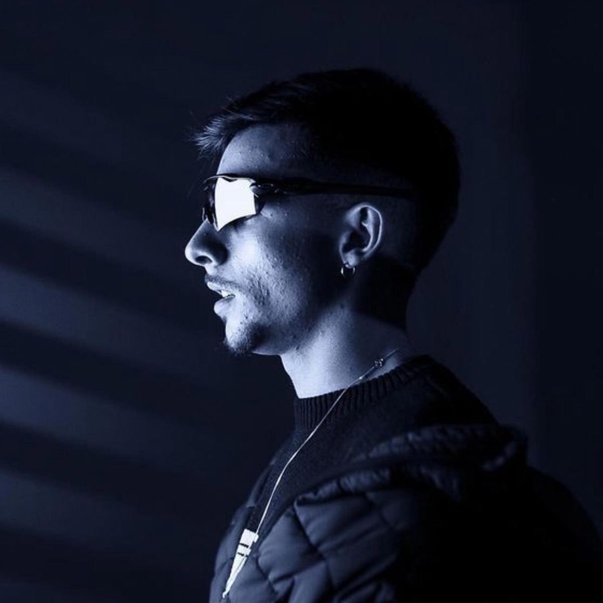 Velha História - Single by Alvarenga album cover