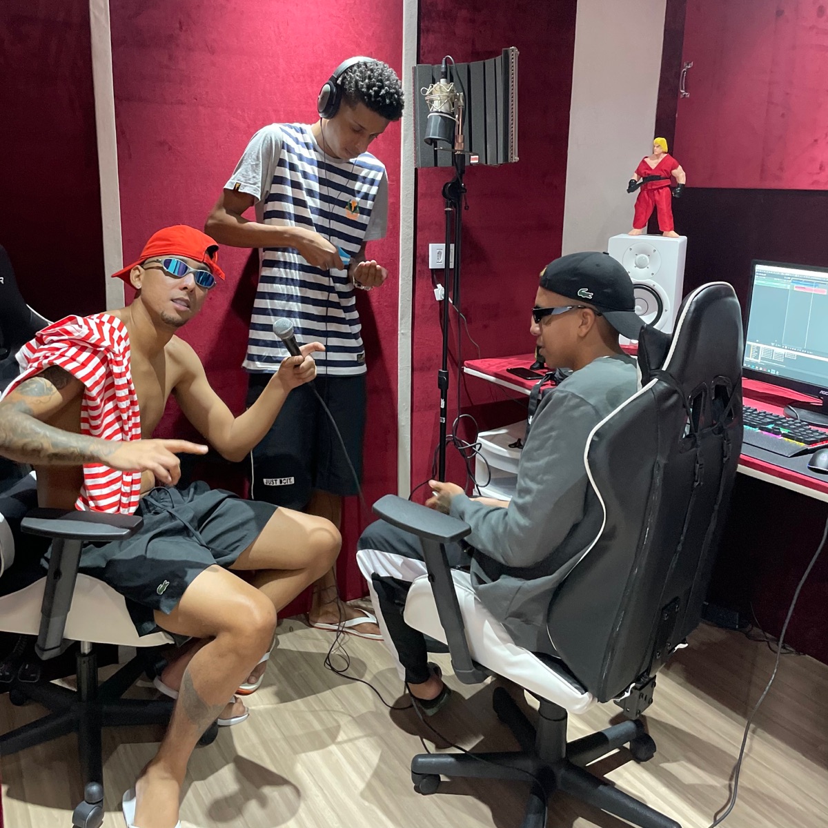 Ela Me Viu (feat. Mayklove, Shoke & Caio Kazzi) - Single by Tropa Do Mandela album cover