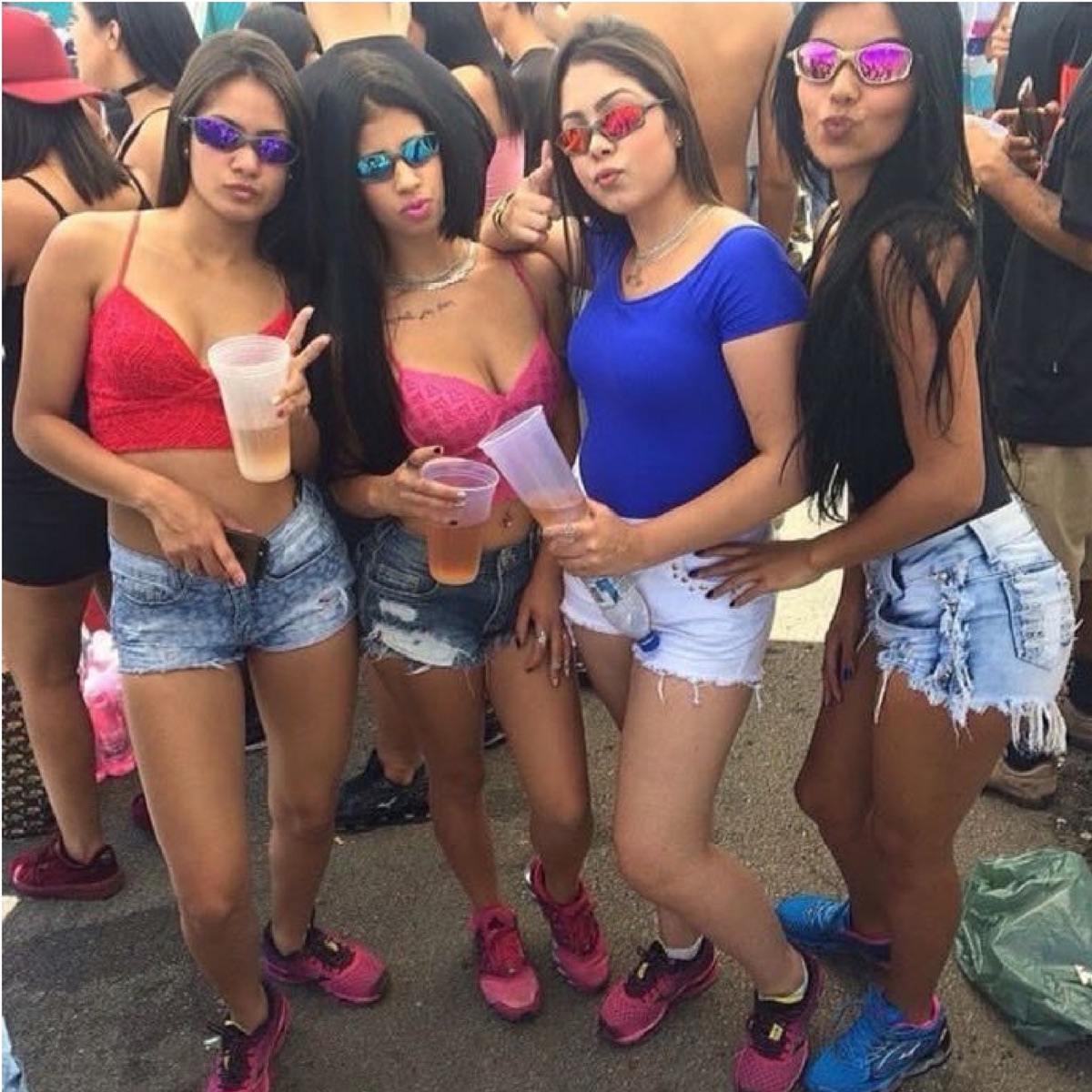 Um Salve Pras Meninas Da Quebrada Vs Melzinho Do Amor (feat. DJ M13 DA ZO) - Single by DJ M13 DA ZO album cover