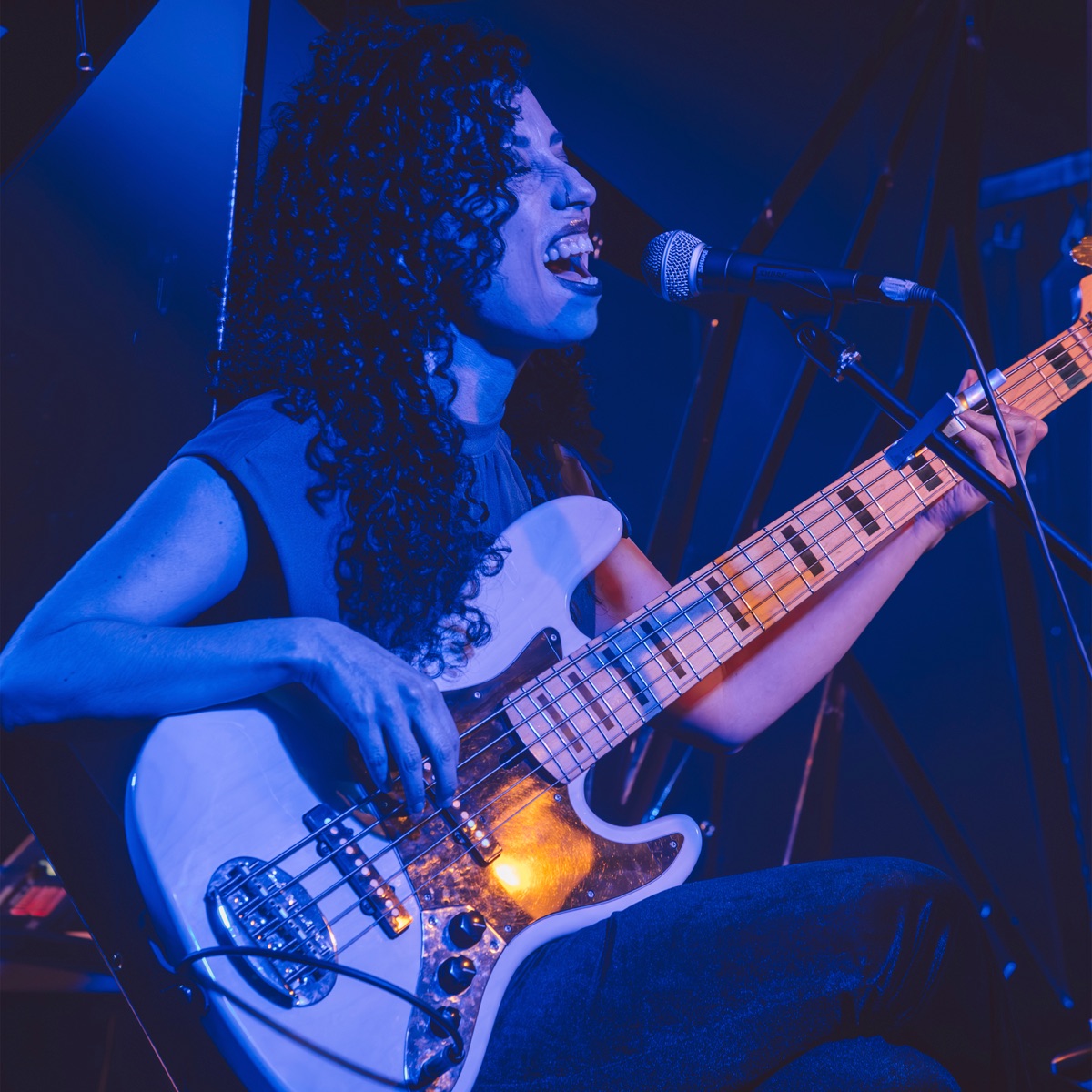 Brina Quoya - Noisesion (Live Show) - Single by Noisesion, Brina Quoya & Lo-Rain album cover