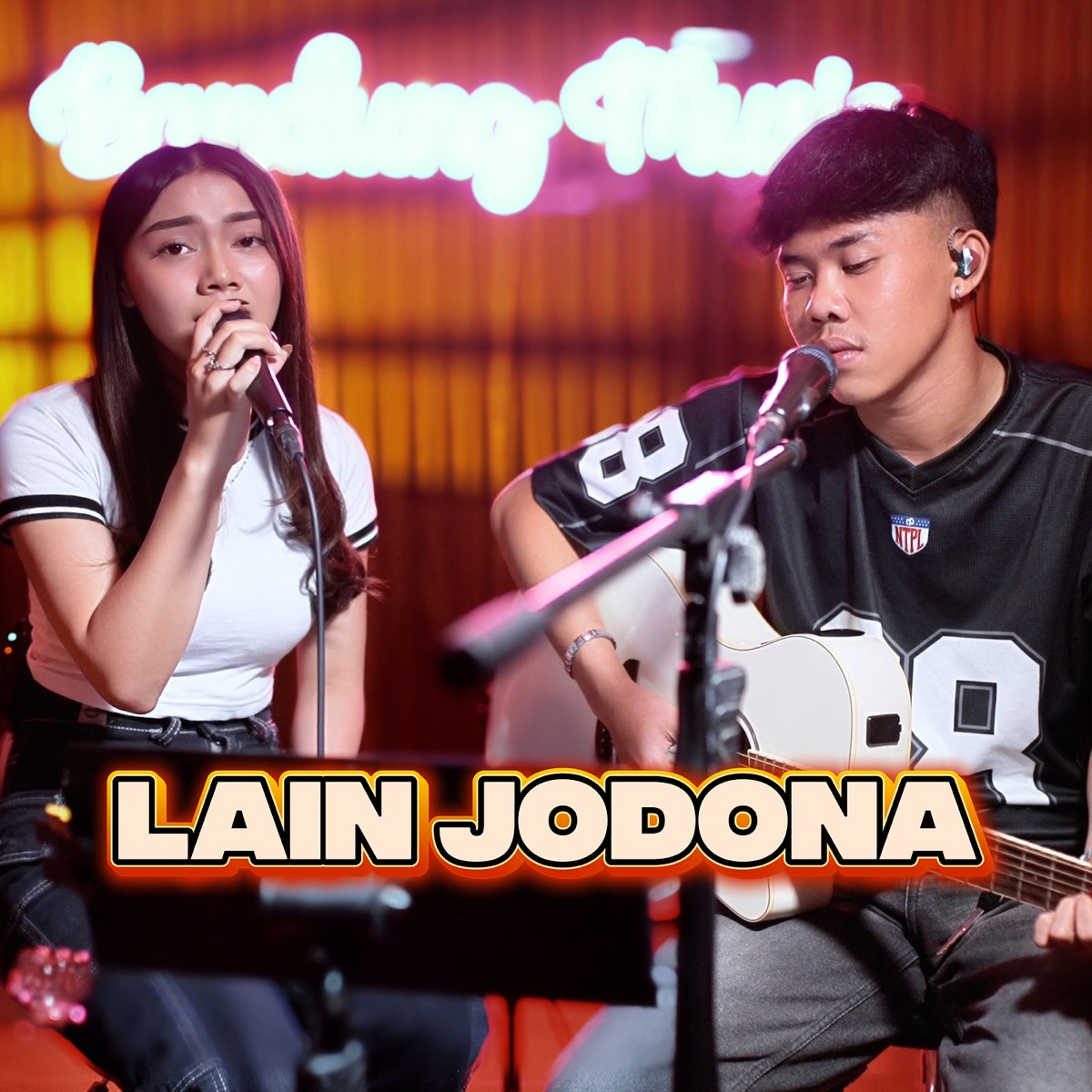 Lain J****a - Single by Bandung Music, Chelen Putri & masder album cover