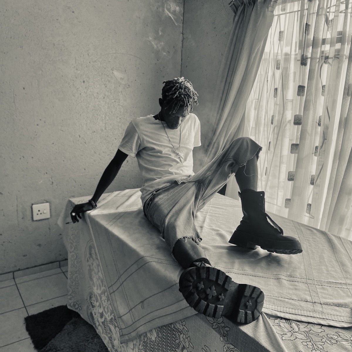 FENDZI NEVER DIES - EP by Passboy F€NDZÎ album cover