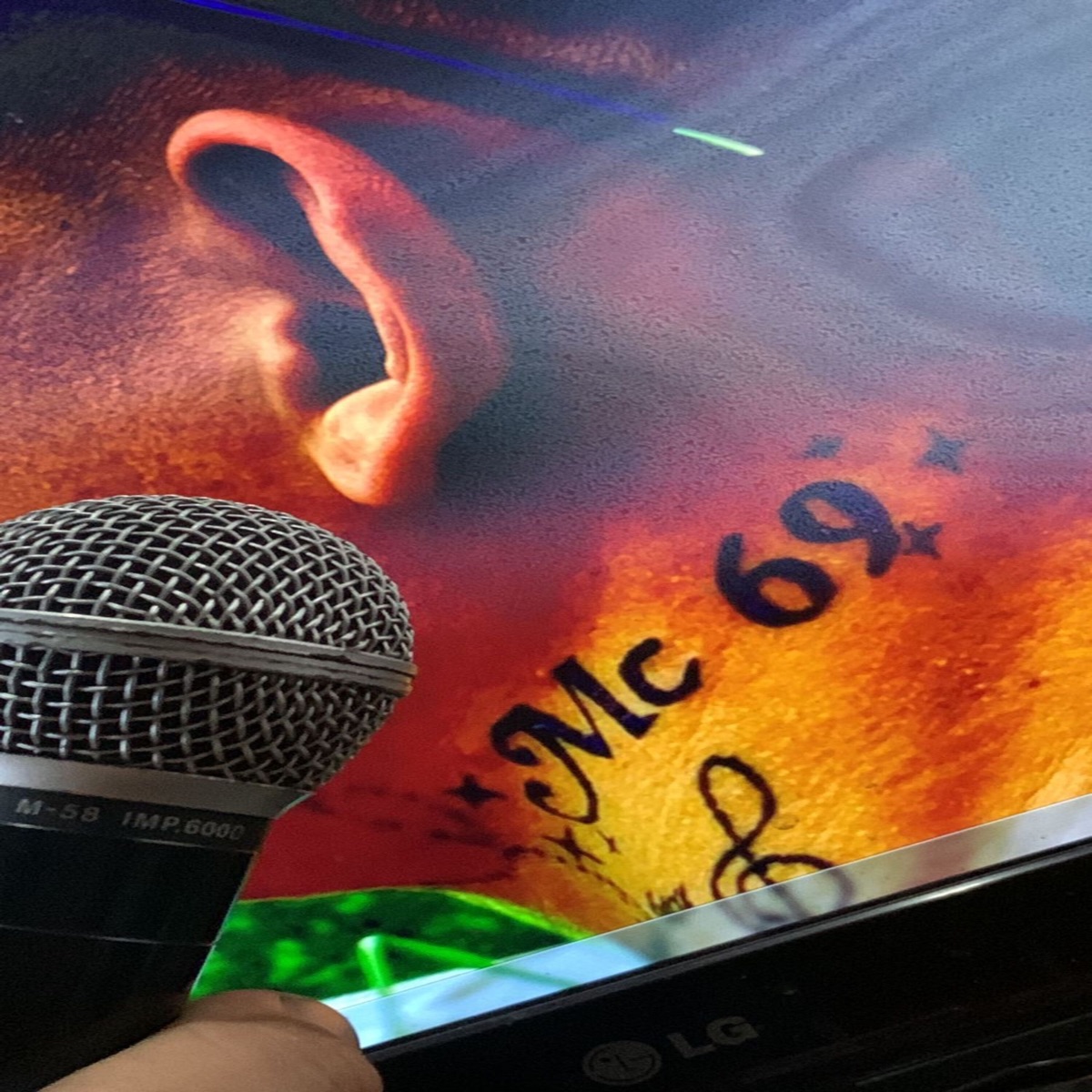 Na Favelinha Amanheceu e Eu Vou Te Dar Bom Dia - Single by MC 69 album cover