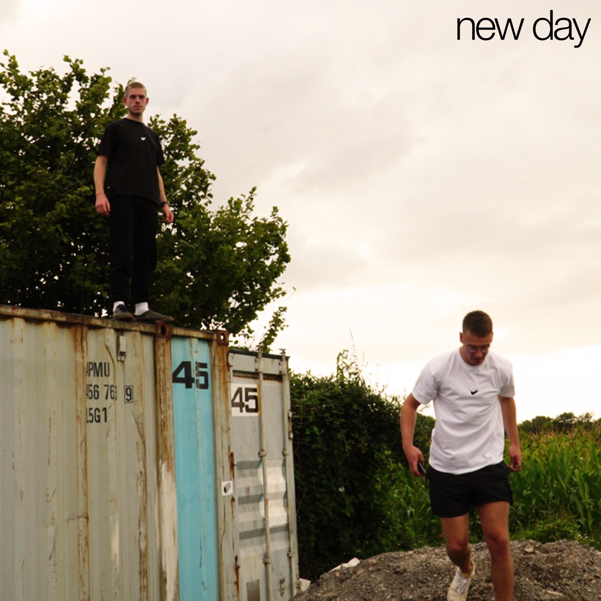 New Day - Single by alf.jdr & Housty album cover