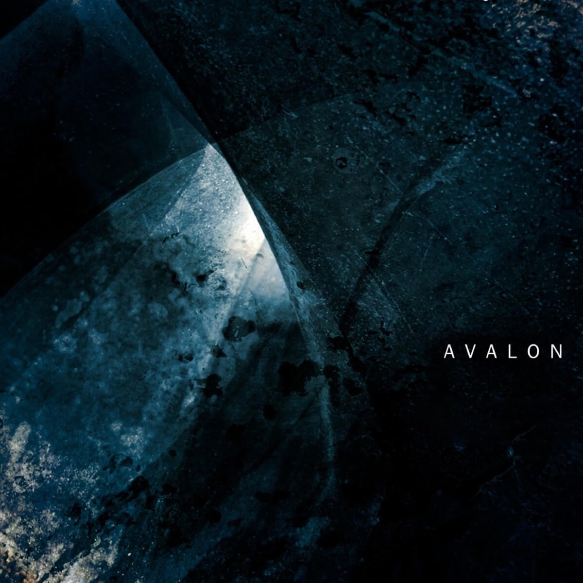 Avalon (feat. Søren Gemmer & Tomasz Dąbrowski) by Morten Haxholm album cover