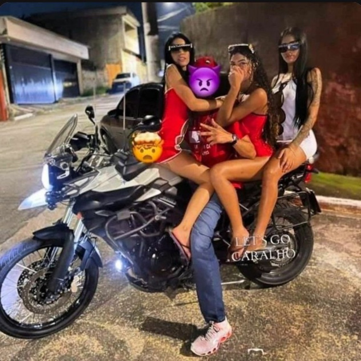 EM 4 PAREDE EU VOU ACABAR CONTIGO - Single by DJ Junin Do SuL, Mc Gw & Mc Magrinho album cover