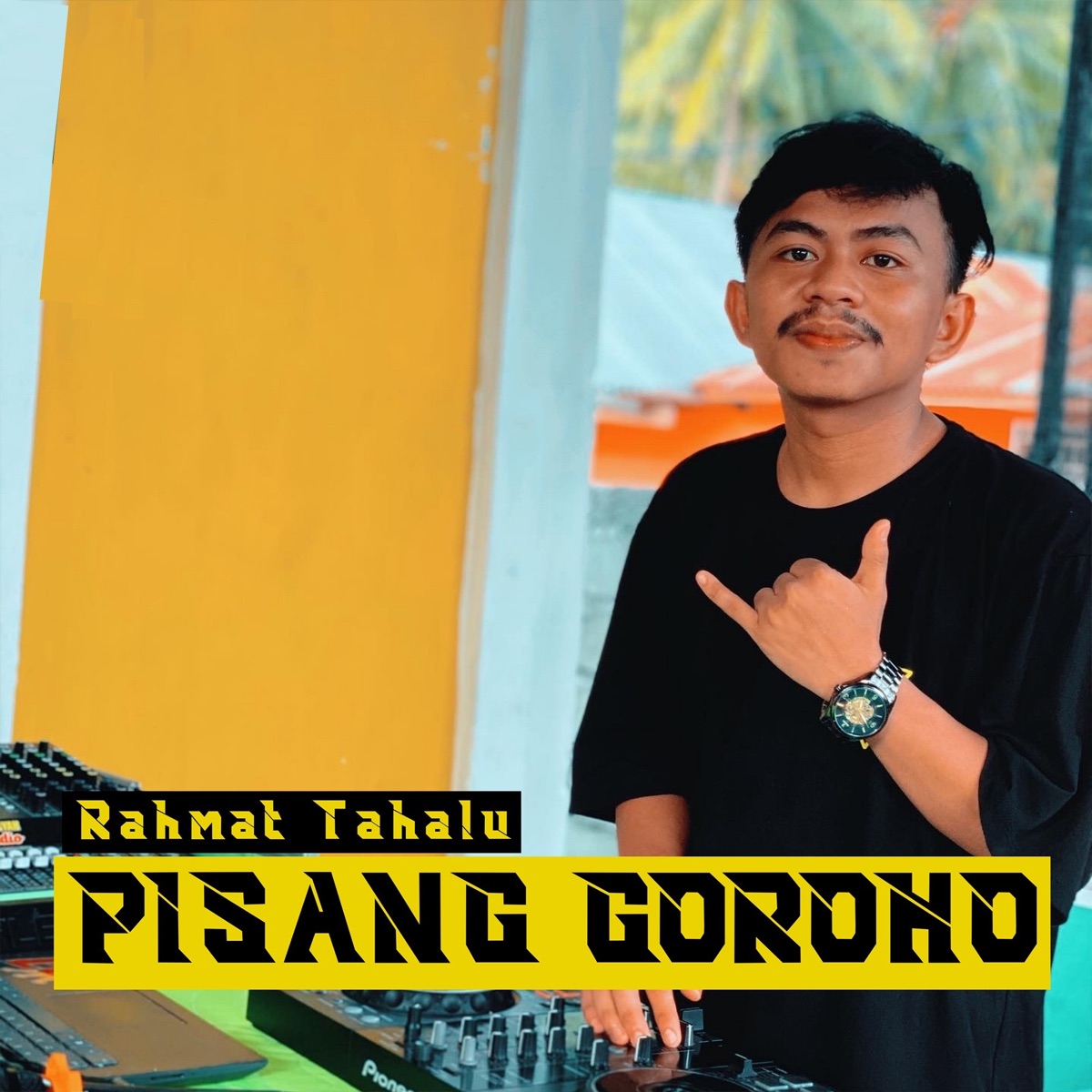 Pisang Goroho - Single by Rahmat Tahalu album cover