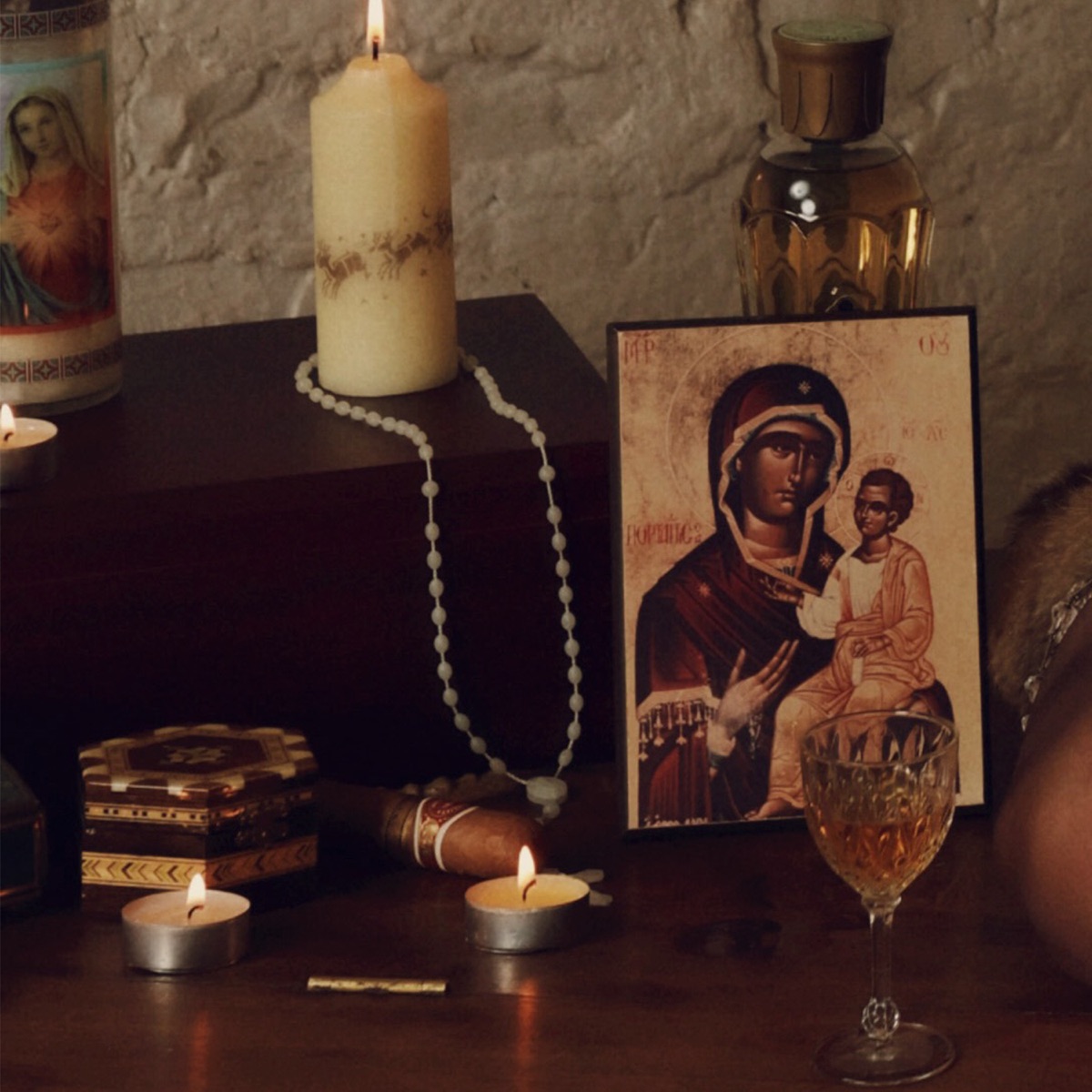 AVE MARiA - Single by MADRiiNA album cover