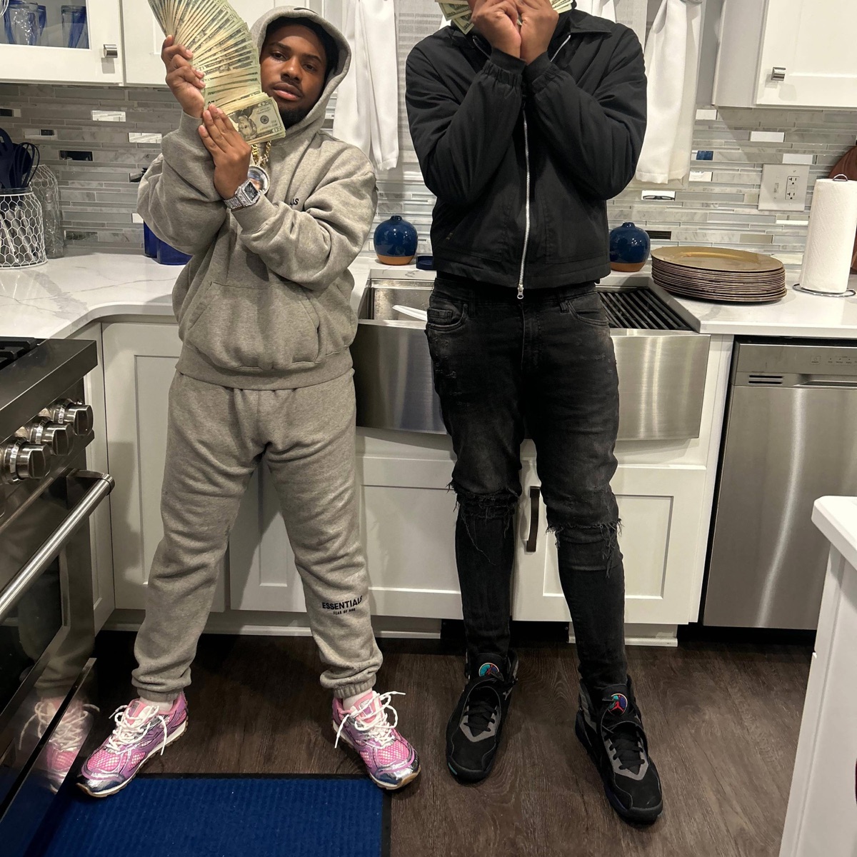Aint worth it (feat. lil dav) - Single by lil syxx album cover