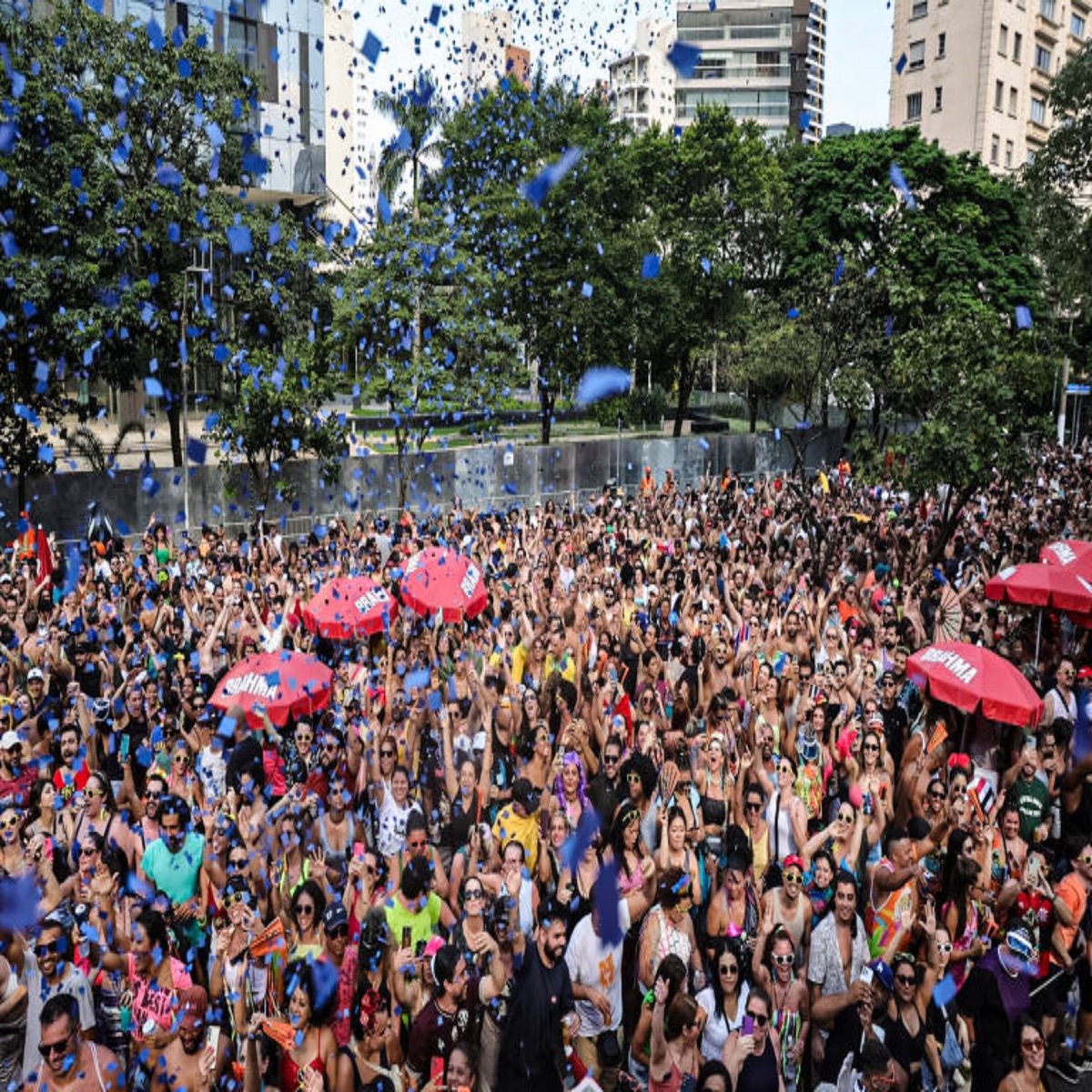 10 Minutinhos de Carnaval 2025 - EP by Dj 2r do Martins & Piquezin do RJ album cover