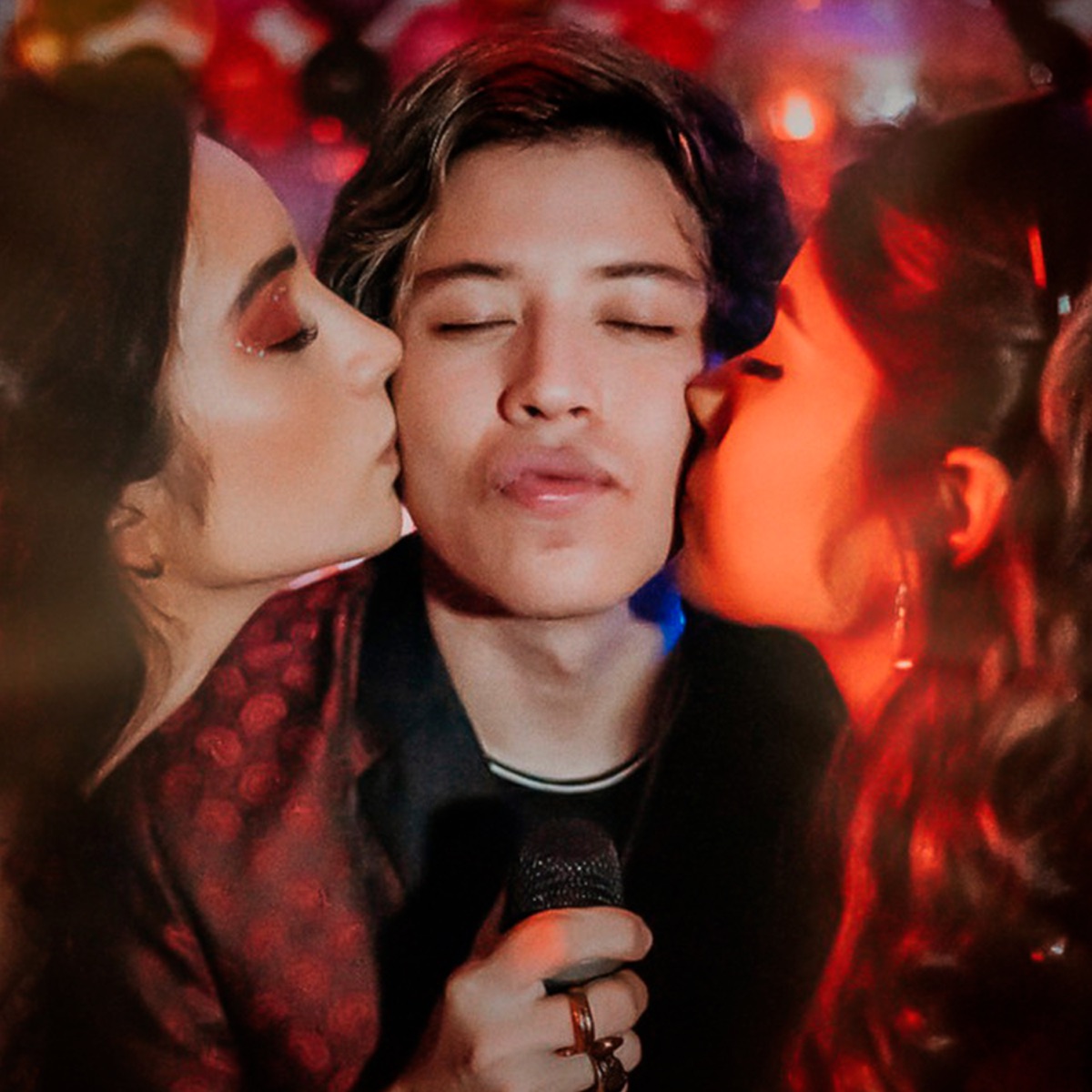 Beso de 3 - Single by Tiago Alvarado album cover