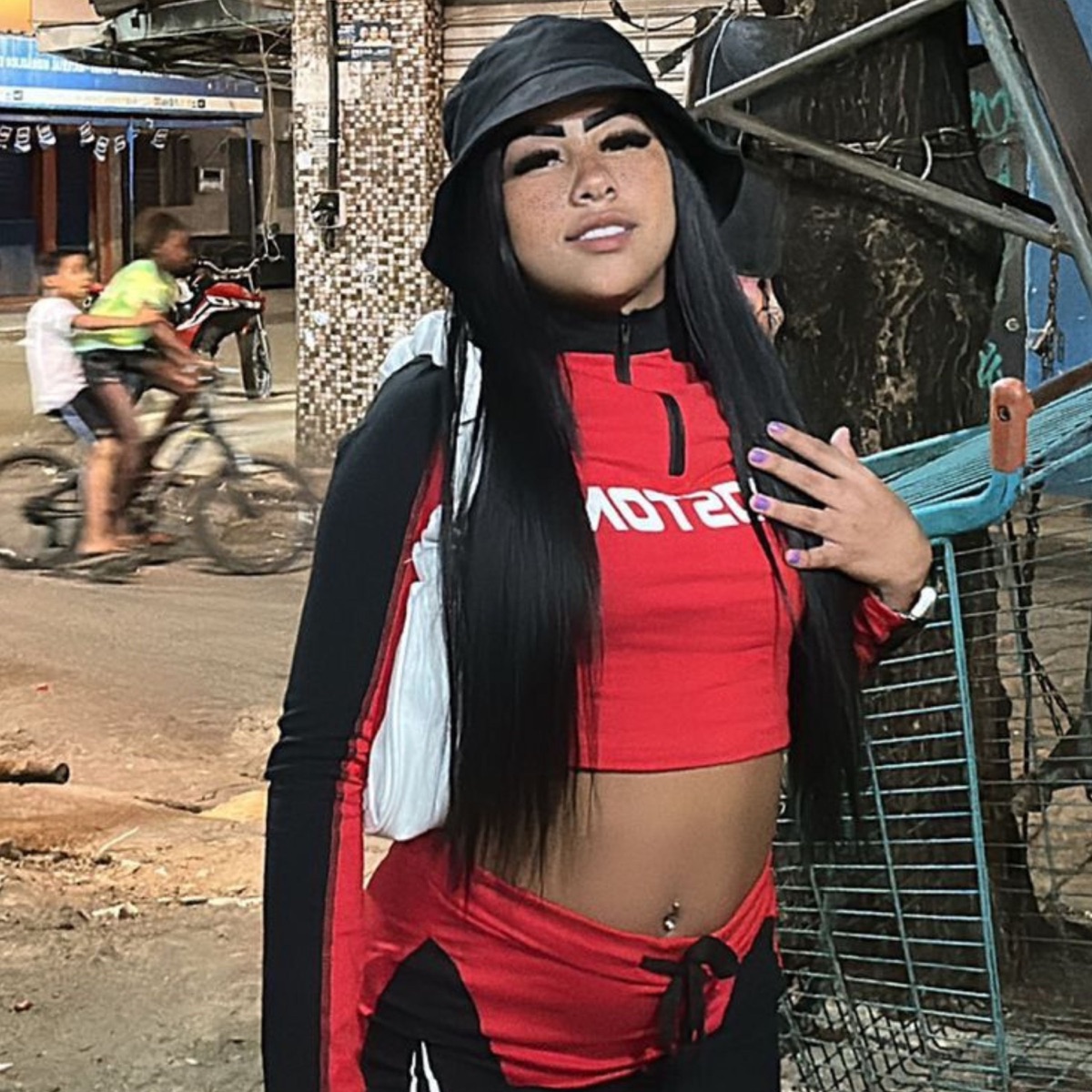 GATINHA TU VAI FUDER NO BECO OU NA RUA vs EU PEGUEI SUA AMIGA (feat. MC R10 O PINTA) - Single by RD DO VDA 7 album cover