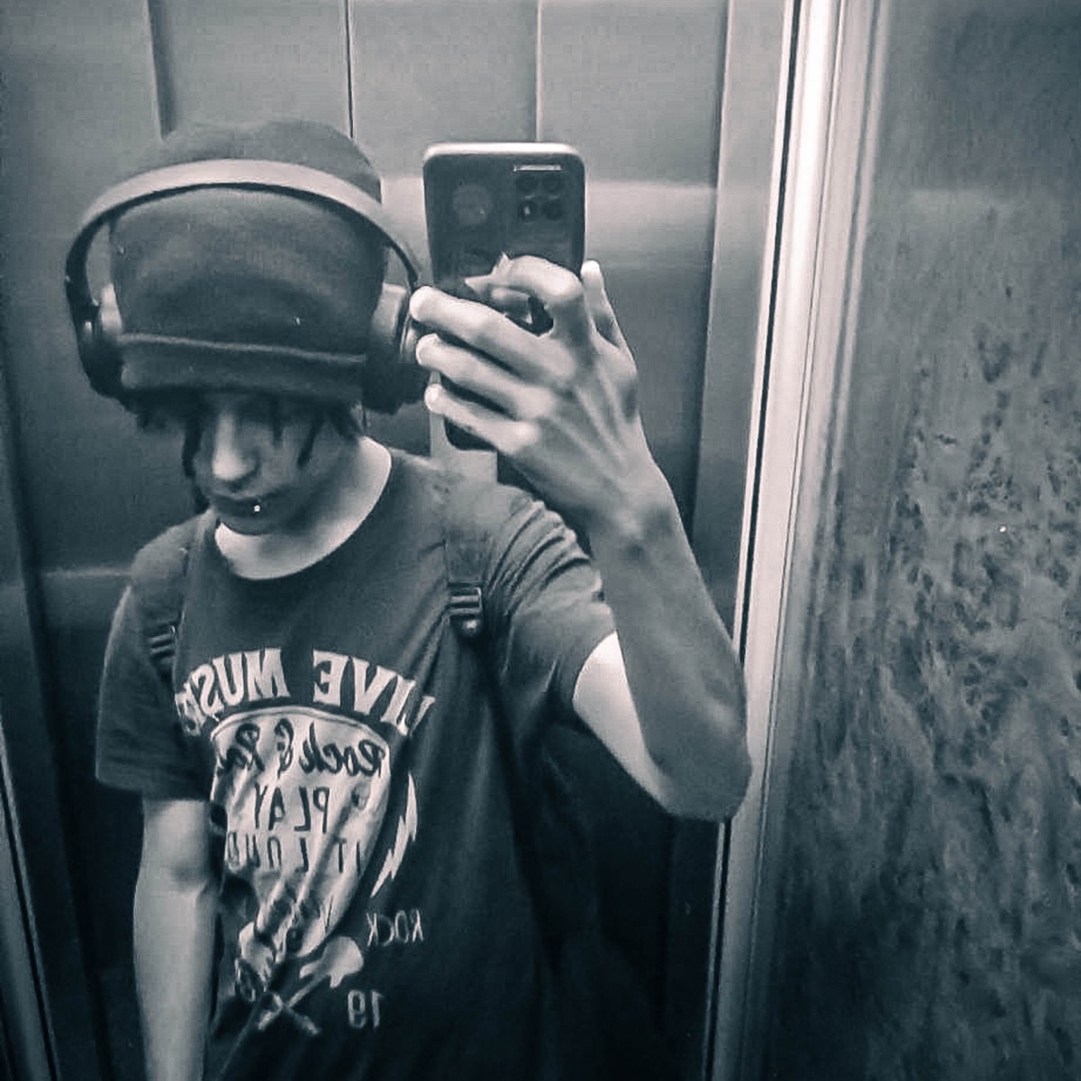 Híbrida (feat. Uboatrash) - Single by Noveinn album cover