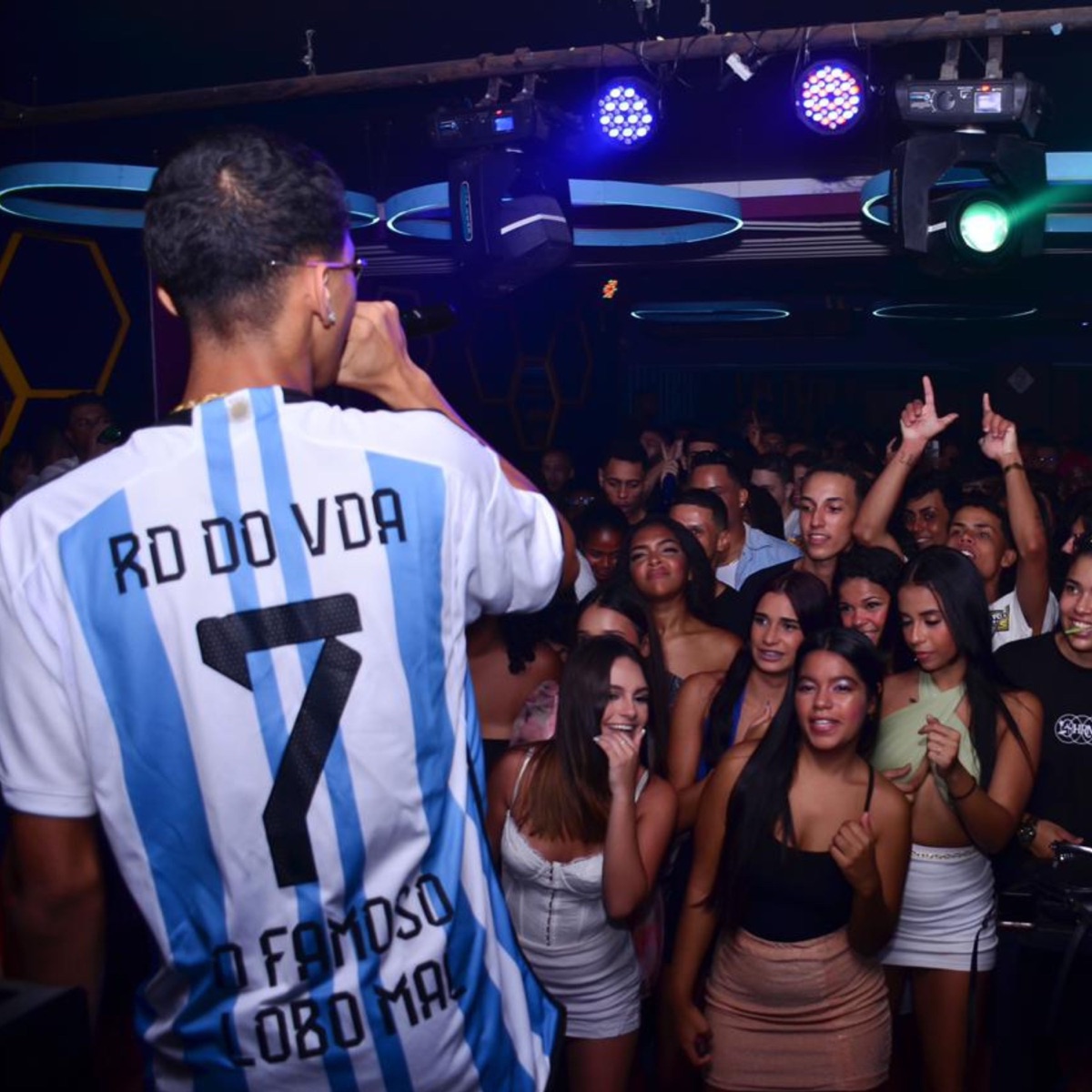 NO VALE DO AÇO NOITINHA SEM FIM vs EU TO NO FARO DAS SAFADA (feat. RD DO VDA & MC Braza) - Single by RD DO VDA 7 album cover