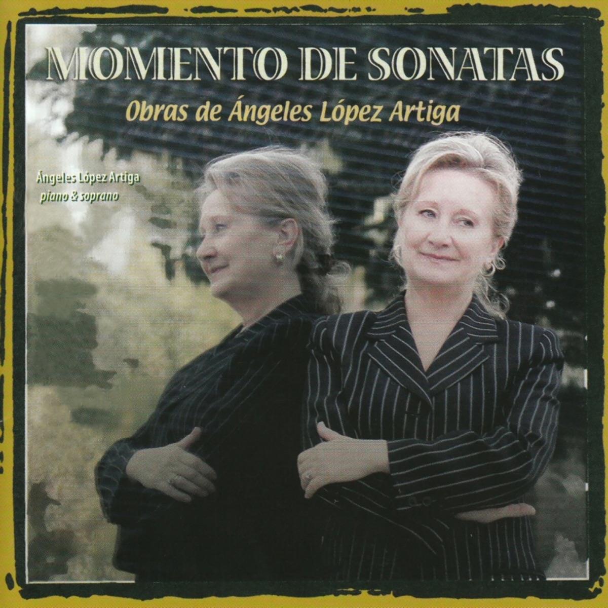 Momento de Sonatas - Obras de Ángeles López Artiga by Ángeles López Artiga album cover